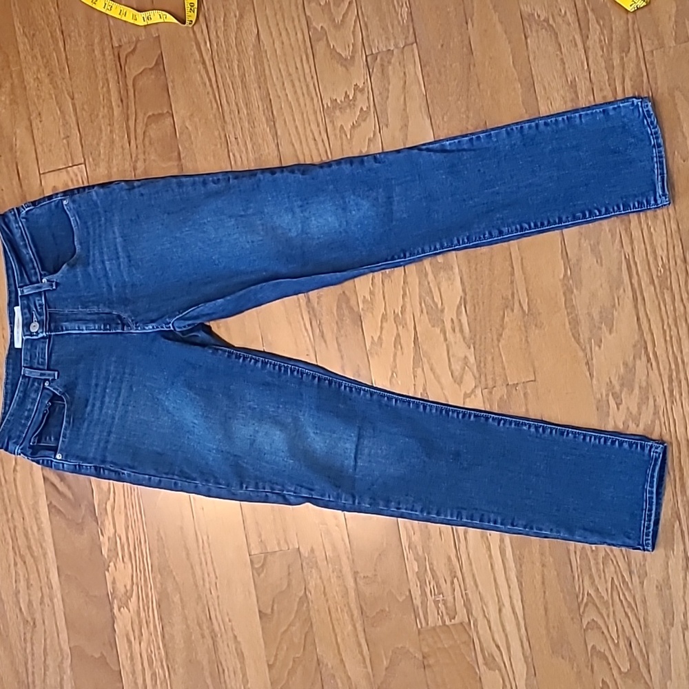 Levi classic mid rise skinny size 30